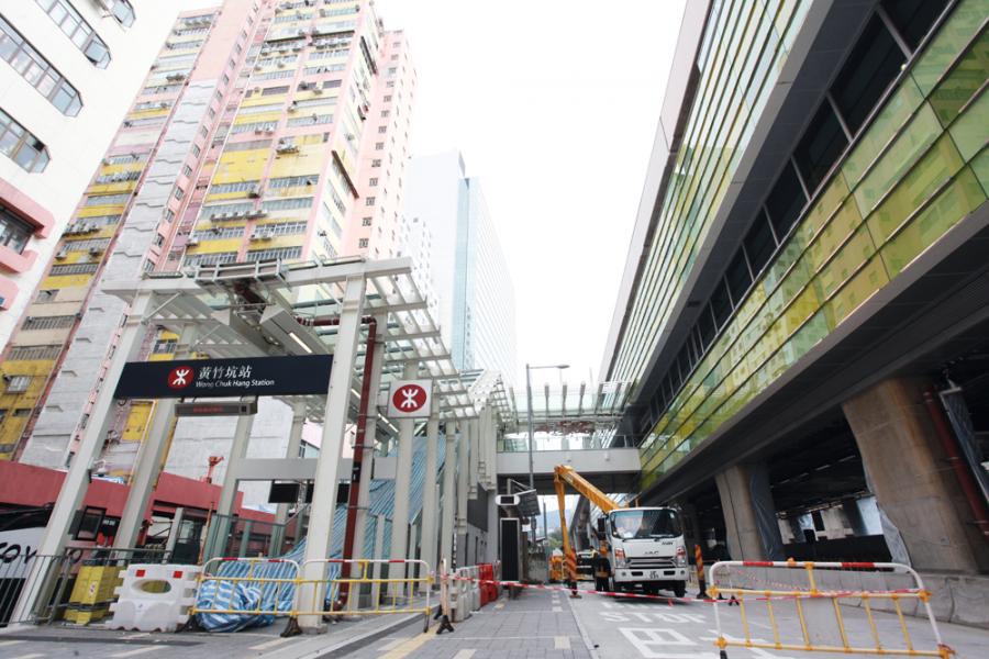 港鐵通車,帶旺南區的物業市場。 港鐵通車,帶旺南區的物業市場。