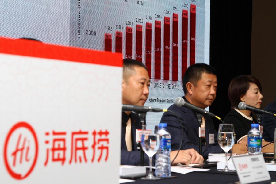 招銀國際給予海底撈估值高達1,030.1億至1,223.25億元,2019年預測市盈率為32倍至38倍。 招銀國際給予海底撈估值高達1,030.1億至1,223.25億元,2019年預測市盈率為32倍至38倍。