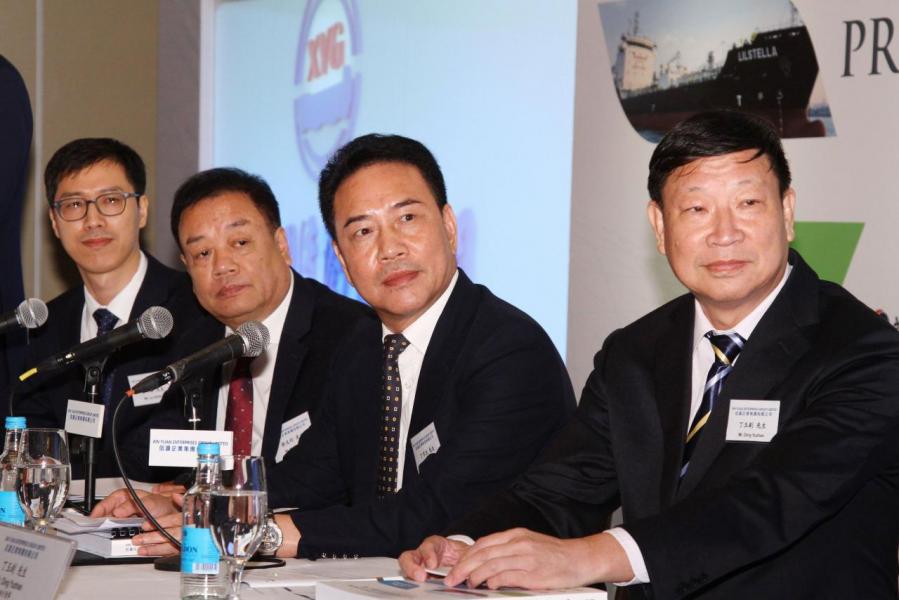 主席丁肖立(右二)表示,雖然現時中美發生貿易磨擦,但中美之間的瀝青貿易很少,因此行業所受影響不大。 主席丁肖立(右二)表示,雖然現時中美發生貿易磨擦,但中美之間的瀝青貿易很少,因此行業所受影響不大。