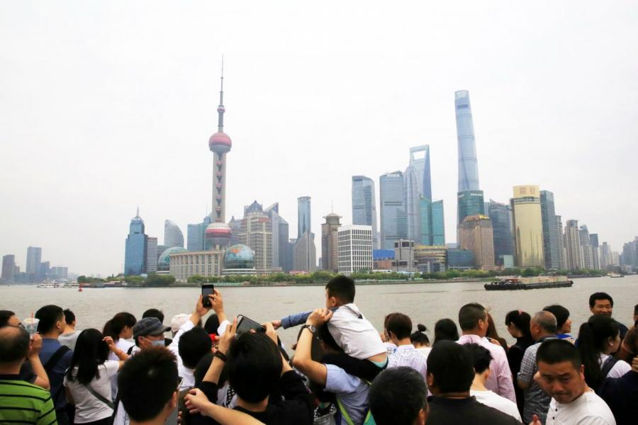 上海市於七月一日推行新的垃圾分類制度,違者將罰款。 上海市於七月一日推行新的垃圾分類制度,違者將罰款。