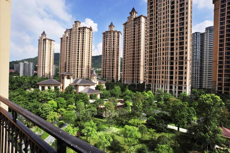 雅居樂約三成土儲位於華南灣區之內,屬大灣區概念股首選。 雅居樂約三成土儲位於華南灣區之內,屬大灣區概念股首選。