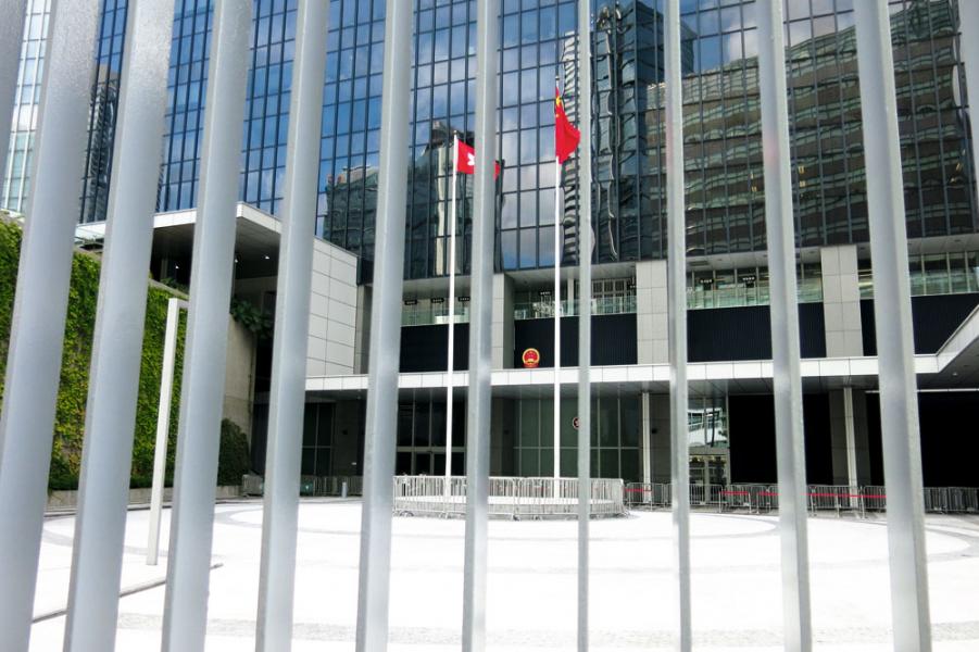 林鄭月娥上任後表示考慮重開政府總部東翼前地。 林鄭月娥上任後表示考慮重開政府總部東翼前地。