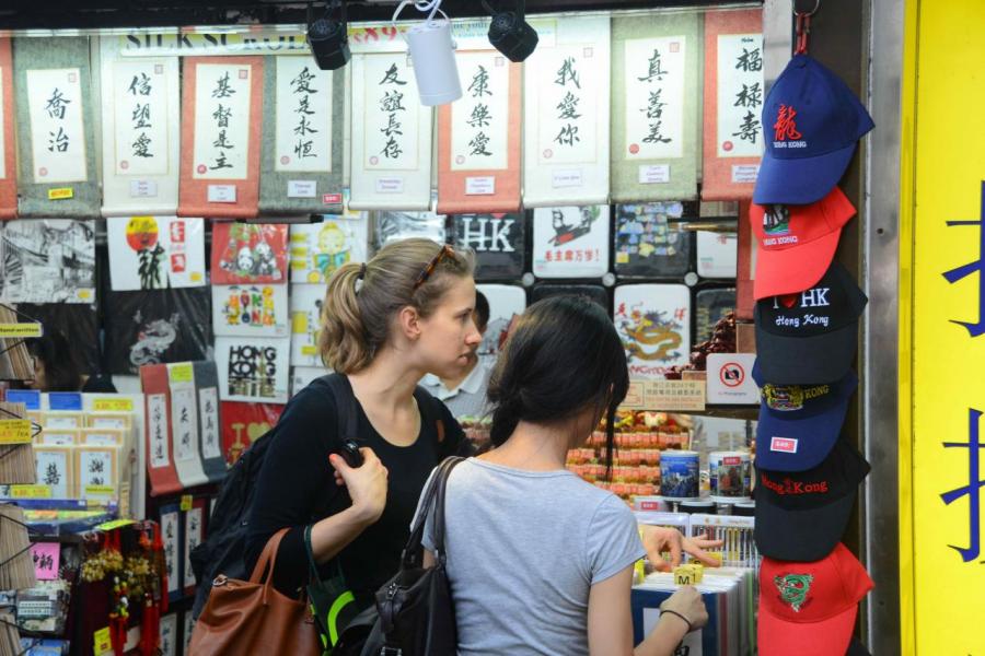 旅客減少,令旺區的舖租難以維持。 旅客減少,令旺區的舖租難以維持。