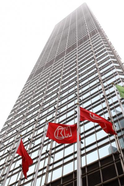 長和在香港經營零售連同電訊業務,估計服務客戶人數超過六百多萬人。 長和在香港經營零售連同電訊業務,估計服務客戶人數超過六百多萬人。
