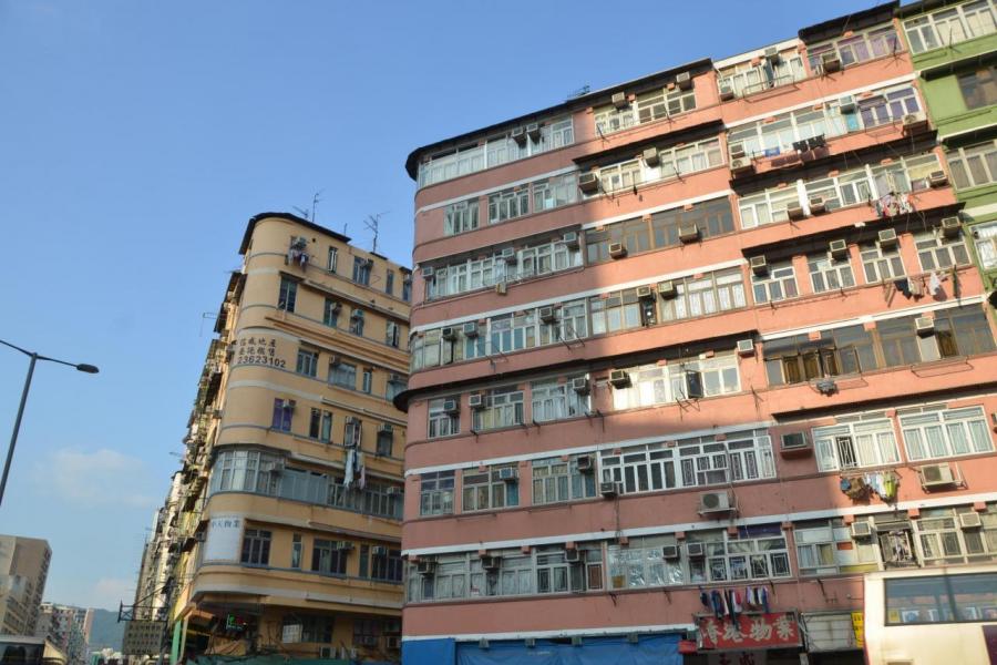 隨著地價高企,更多發展商改以市區舊樓重建來增加土儲。 隨著地價高企,更多發展商改以市區舊樓重建來增加土儲。