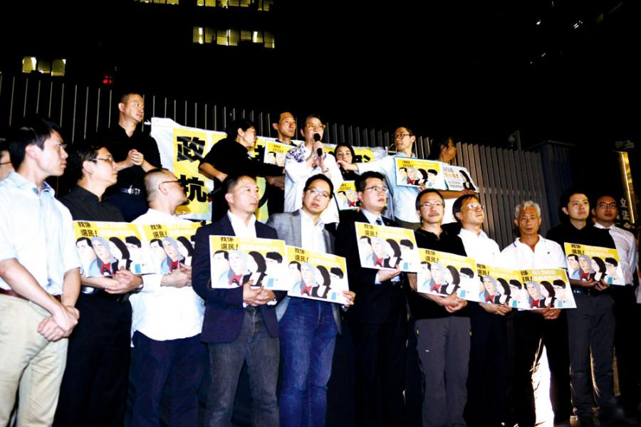四名議員被DQ後,民主派出現前所未有的團結。 四名議員被DQ後,民主派出現前所未有的團結。