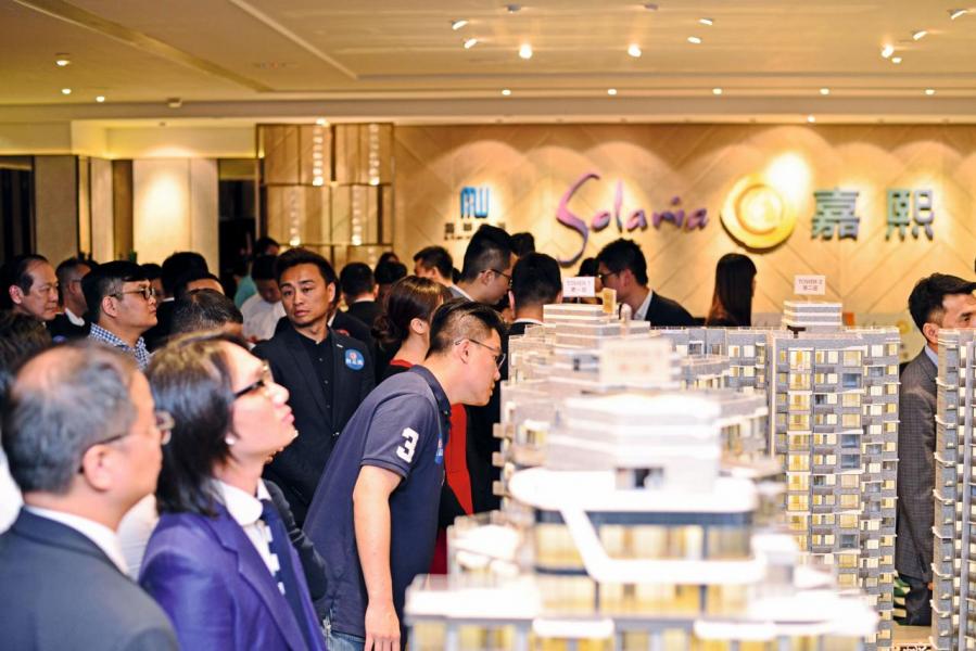 本港樓價連升二十六個月,單是上半年已升逾一成。 本港樓價連升二十六個月,單是上半年已升逾一成。