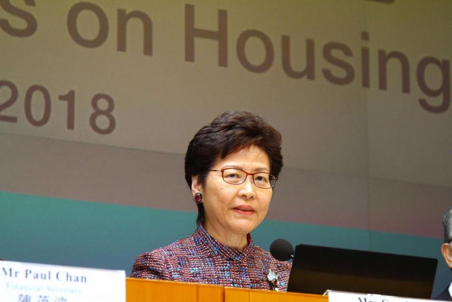 消息指特首林鄭月娥正研究把本港更多私人住宅地皮改作興建公營房屋。 消息指特首林鄭月娥正研究把本港更多私人住宅地皮改作興建公營房屋。