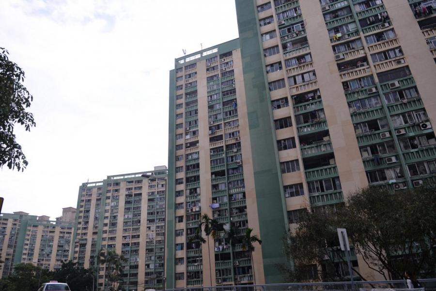 政府早前決定將新落成公私營房屋比例由6:4改為7:3,但仍未能應付需求。 政府早前決定將新落成公私營房屋比例由6:4改為7:3,但仍未能應付需求。