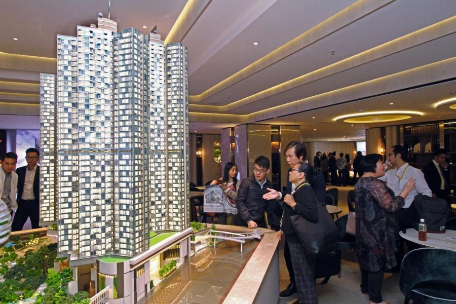 市場人士認為,發展商今年會沿用「價跌量升」的策略,先以吸引價推盤、後再求價。 市場人士認為,發展商今年會沿用「價跌量升」的策略,先以吸引價推盤、後再求價。