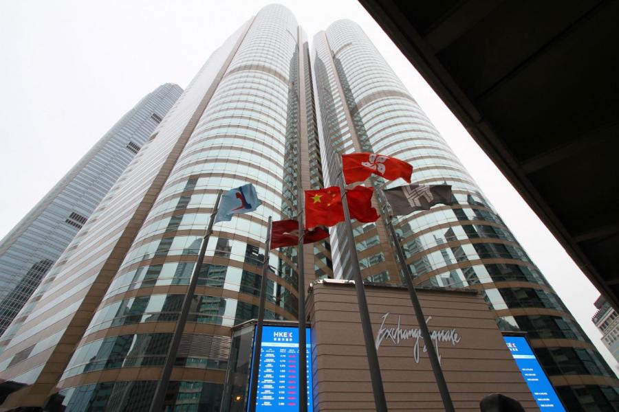 港交所已規定一月一日起開始的財政期間,若候任獨董出任第七家或以上上市發行人董事職位,發行人需解釋理由。 港交所已規定一月一日起開始的財政期間,若候任獨董出任第七家或以上上市發行人董事職位,發行人需解釋理由。