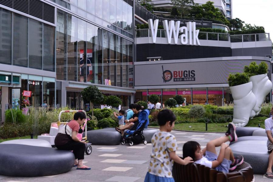 佔地約30萬平方呎的V Walk已經開業。 佔地約30萬平方呎的V Walk已經開業。