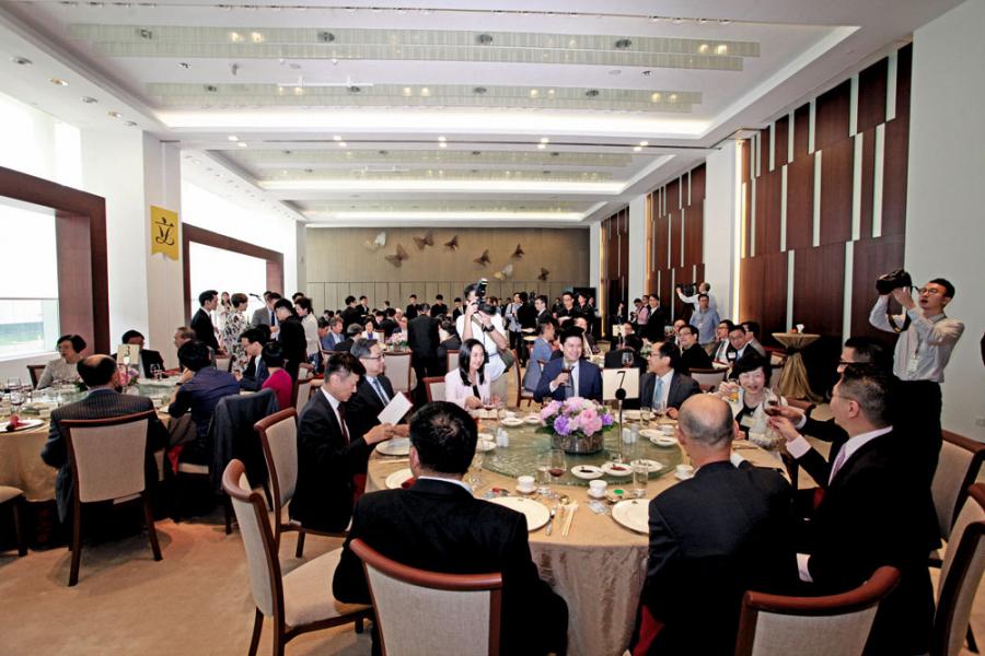 一場午宴難說上修補了裂痕,但已是緩和行政立法緊張關係的好開始。 一場午宴難說上修補了裂痕,但已是緩和行政立法緊張關係的好開始。