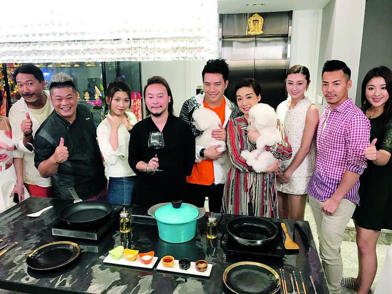 黎偉業博士與江美儀、陳浚霆主持的飲食節目《The CEO’s Kitchen董事廚房》,期望增加慈善活動的號召力。 黎偉業博士與江美儀、陳浚霆主持的飲食節目《The CEO’s Kitchen董事廚房》,期望增加慈善活動的號召力。