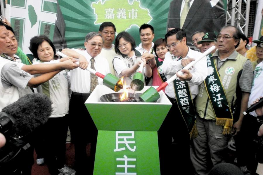 多項民調顯示,蔡英文並非如外界想像完勝韓國瑜。 多項民調顯示,蔡英文並非如外界想像完勝韓國瑜。