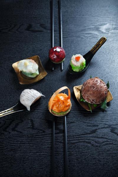 紅菜頭野菌餃、黑蒜燒賣、松茸冬菇包、擔擔湯包、黑松露蝦餃、珊瑚星斑餃均是Dim Sum Library的招牌點心。 紅菜頭野菌餃、黑蒜燒賣、松茸冬菇包、擔擔湯包、黑松露蝦餃、珊瑚星斑餃均是Dim Sum Library的招牌點心。