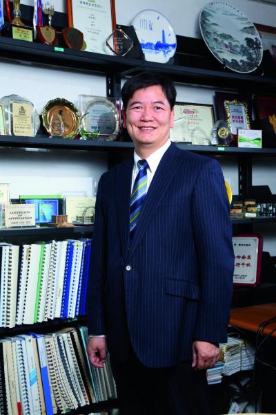 橫琴駐港機構首席聯絡官黃敬表示,該機構要立足香港,開拓世界,將橫琴的優勢推介給境外投資者。 橫琴駐港機構首席聯絡官黃敬表示,該機構要立足香港,開拓世界,將橫琴的優勢推介給境外投資者。