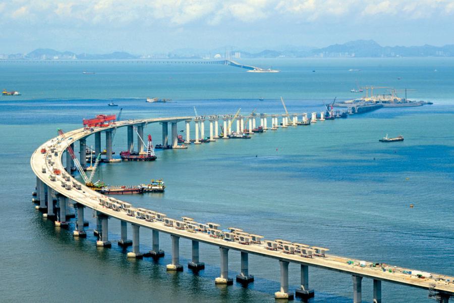 港珠澳大橋通車後,將為中港融合帶來新局面。 港珠澳大橋通車後,將為中港融合帶來新局面。