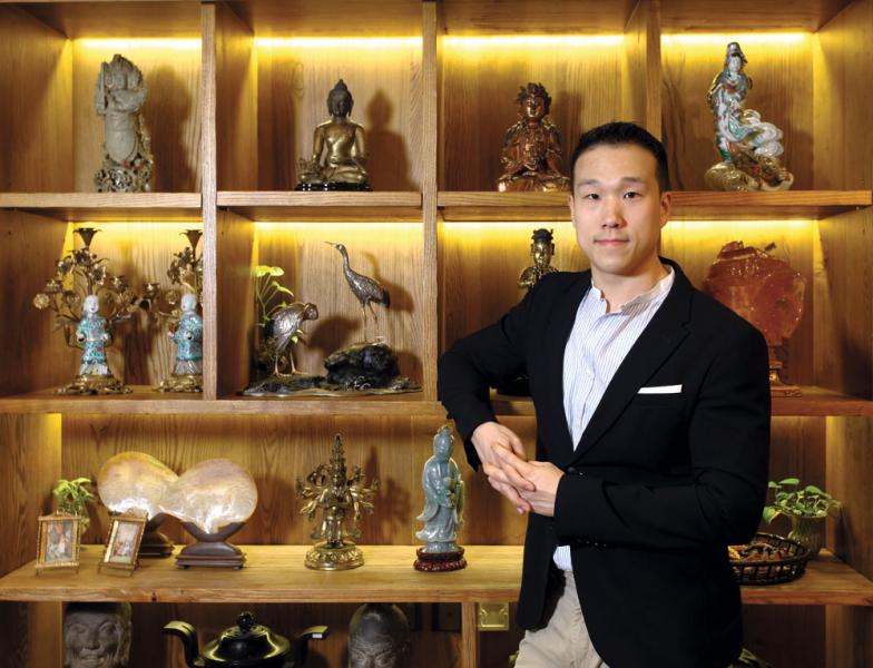 香港永寶齋少主翟凱東曾從事金融,後來發現自己最愛仍是古董。 香港永寶齋少主翟凱東曾從事金融,後來發現自己最愛仍是古董。
