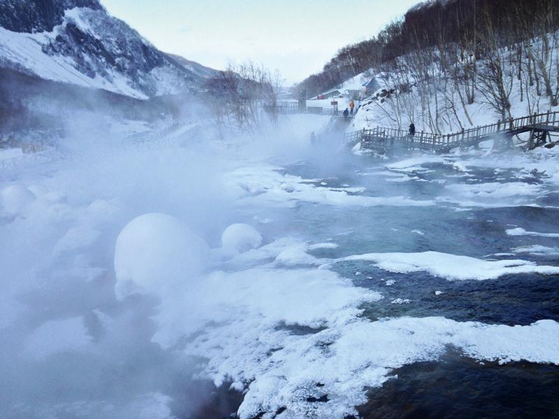 滑雪、霧凇及雪地溫泉是吉林極具代表性的旅遊項目,甚至發展潛力。 滑雪、霧凇及雪地溫泉是吉林極具代表性的旅遊項目,甚至發展潛力。