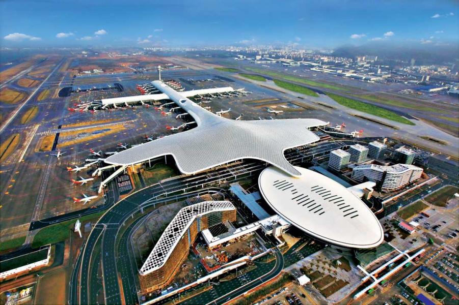 粵港澳三地的機場、港口如能深入合作,就能建成全產業鏈的新型國際航運中心。圖為深圳寶安國際機場。 粵港澳三地的機場、港口如能深入合作,就能建成全產業鏈的新型國際航運中心。圖為深圳寶安國際機場。