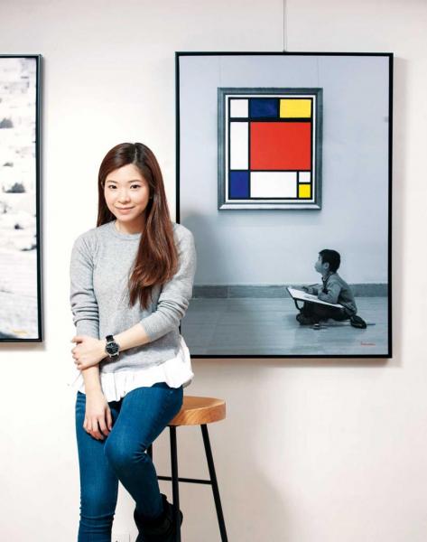 九十後本土藝術家李楚洳(Samantha)以自創的「相中畫」在國際藝壇嶄露頭角,現在更推出自家的腕錶系列。 九十後本土藝術家李楚洳(Samantha)以自創的「相中畫」在國際藝壇嶄露頭角,現在更推出自家的腕錶系列。