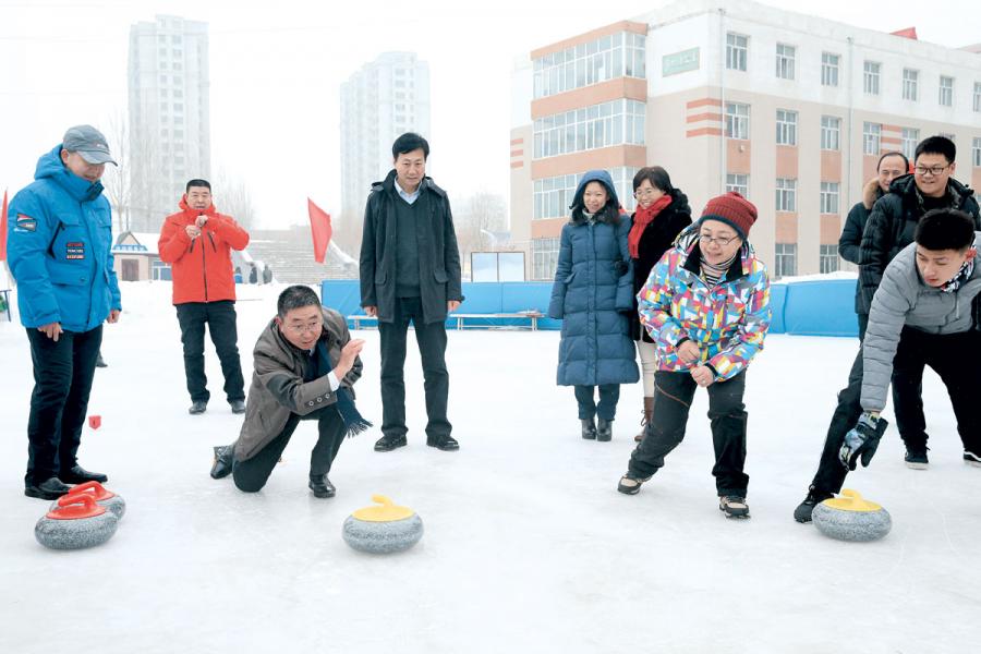 黑龍江雪鄉雪期長達七個月,以前屬人煙稀少荒地,現在國策要將之發展為金山銀山。 黑龍江雪鄉雪期長達七個月,以前屬人煙稀少荒地,現在國策要將之發展為金山銀山。
