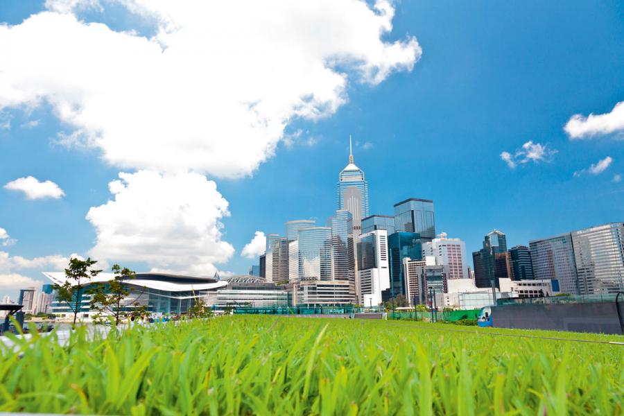 綠色金融已成為全球的投資焦點,香港要維持國際金融中心的地位,必要向此方向發展。 綠色金融已成為全球的投資焦點,香港要維持國際金融中心的地位,必要向此方向發展。