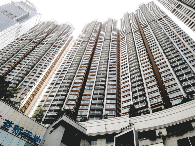 本港住宅樓價自2016年4月以來逐步上升,至本年8月登上高峰後開始下調。 本港住宅樓價自2016年4月以來逐步上升,至本年8月登上高峰後開始下調。