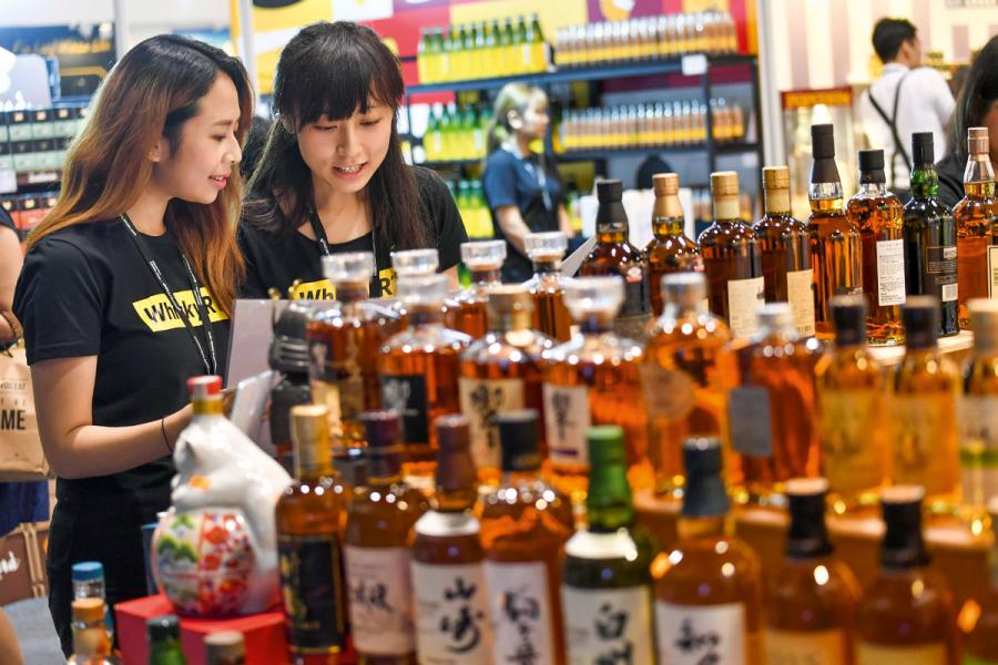 女性主導家庭的消費模式,這對消費市場有很 大的啟示。 女性主導家庭的消費模式,這對消費市場有很 大的啟示。