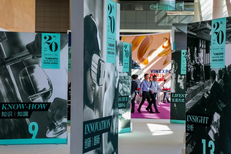 Vinexpo Hong Kong 2018 網羅各地的葡萄酒及烈酒品牌,吸引大量業內人士到場交流。 Vinexpo Hong Kong 2018 網羅各地的葡萄酒及烈酒品牌,吸引大量業內人士到場交流。