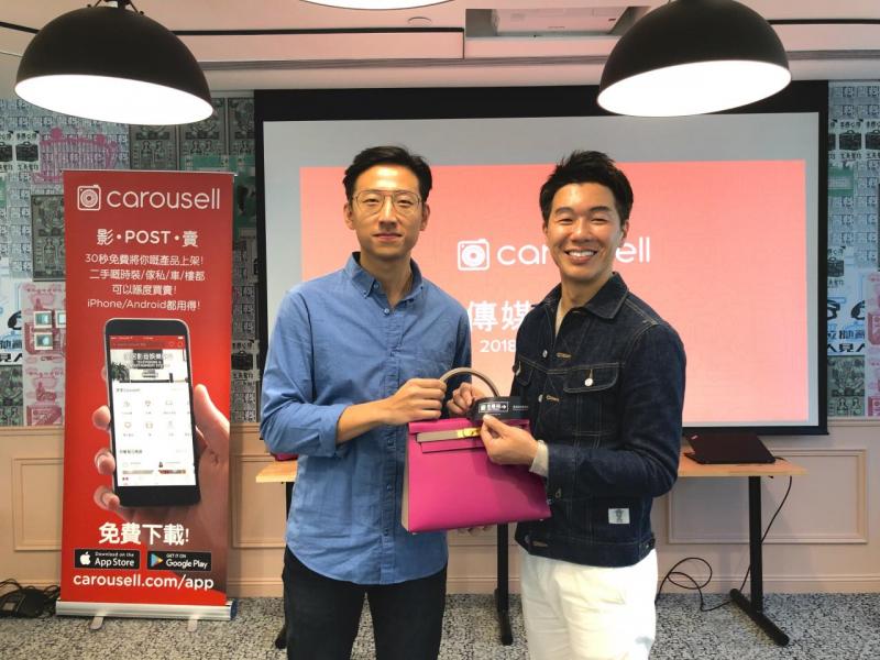 Carousell 香港總經理施伯雄(左)及米蘭站集團創辦人姚君達介紹二手名牌袋免費驗證服務。 Carousell 香港總經理施伯雄(左)及米蘭站集團創辦人姚君達介紹二手名牌袋免費驗證服務。