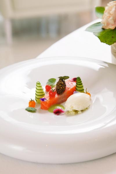 Hybrid caviar,petuna ocean trout 'confit':經過慢煮的澳洲鱒魚,鮮甜滑溜,魚油甘香豐富,伴以鹹香的法國魚子醬、薯仔濃湯醬汁、檸檬橄欖油造成的啫喱,味道極富層次。 Hybrid caviar,petuna ocean trout 'confit':經過慢煮的澳洲鱒魚,鮮甜滑溜,魚油甘香豐富,伴以鹹香的法國魚子醬、薯仔濃湯醬汁、檸檬橄欖油造成的啫喱,味道極富層次。
