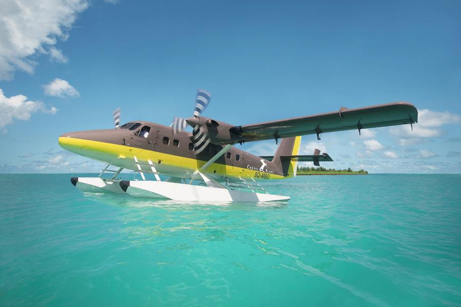 水上飞机是主要交通工具
