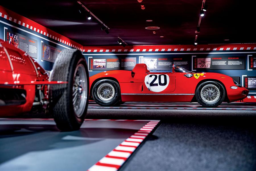 館內所陳列的第一台車型,就是車隊最初使用的Alfa Romeo 8C 2300 Spider。 館內所陳列的第一台車型,就是車隊最初使用的Alfa Romeo 8C 2300 Spider。
