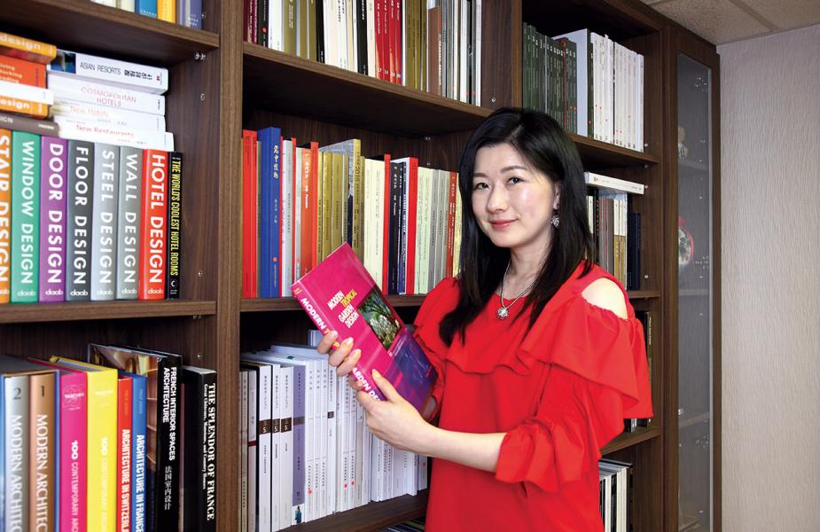 香港舞台劇演員、導演、舞台教育工作者鄭至芝。 香港舞台劇演員、導演、舞台教育工作者鄭至芝。