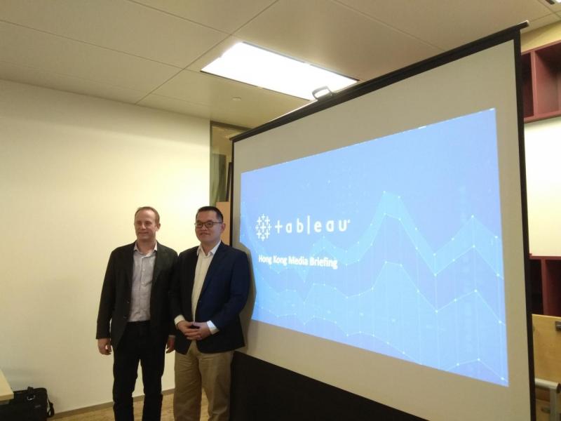 (左)Andrew Beers,Chief Tachnology Officer,Tableau及Tableau大中華區銷售總監葉松林 (左)Andrew Beers,Chief Tachnology Officer,Tableau及Tableau大中華區銷售總監葉松林