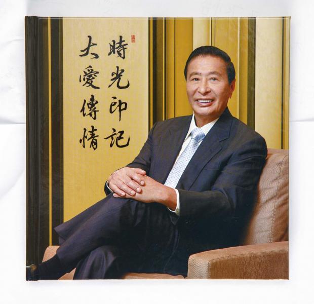 雖然退任主席,但仍會為集團出力,以『大隱於朝,小隱於野,中隱則似出似處,非忙非閒』形容現在心境。 雖然退任主席,但仍會為集團出力,以『大隱於朝,小隱於野,中隱則似出似處,非忙非閒』形容現在心境。