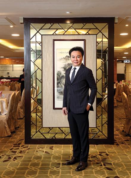 馬鴻銘info 【美國摩利臣大學榮譽哲學博士】【 佳寧娜集團執行董事】【 深圳市政協常委 東華三院顧問局成員】【 廣東社團總會副主席】【 香港中國商會創會會長】【 青年議會會長】【 「一帶一路」科技金融協會創會主席】 馬鴻銘info 【美國摩利臣大學榮譽哲學博士】【 佳寧娜集團執行董事】【 深圳市政協常委 東華三院顧問局成員】【 廣東社團總會副主席】【 香港中國商會創會會長】【 青年議會會長】【 「一帶一路」科技金融協會創會主席】
