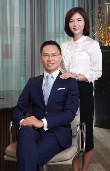 Dickson及Vicky實在未曾想過能夠取得如此理想的成績。除了事業成功,他們亦非常重視家庭生活,因此過去幾年也經常帶同家人去不同國家旅遊。無論事業、家庭、教會生活和其他方面,他們都感到很滿意,所以非常感恩當年Peter邀請他們加入AIA。 Dickson及Vicky實在未曾想過能夠取得如此理想的成績。除了事業成功,他們亦非常重視家庭生活,因此過去幾年也經常帶同家人去不同國家旅遊。無論事業、家庭、教會生活和其他方面,他們都感到很滿意,所以非常感恩當年Peter邀請他們加入AIA。