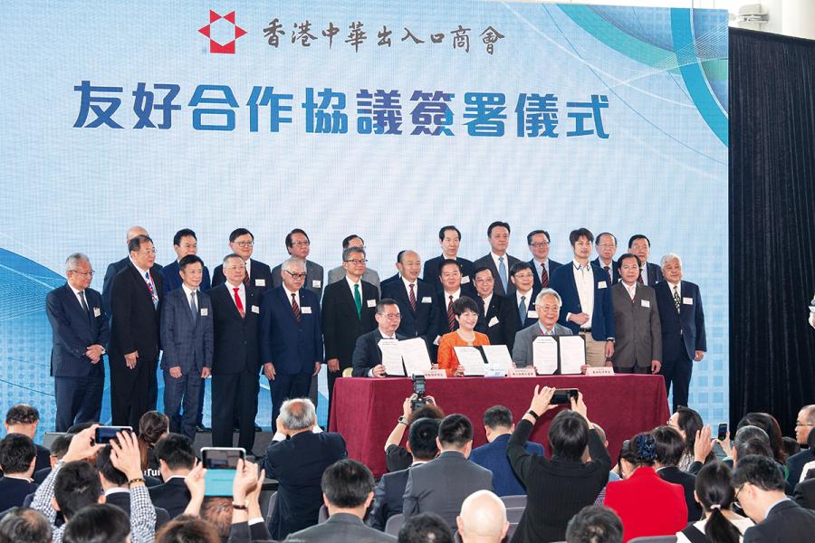 台灣一直向本港輸出本土食品,台灣商會不時與本港商場舉辦大型推廣活動。 台灣一直向本港輸出本土食品,台灣商會不時與本港商場舉辦大型推廣活動。