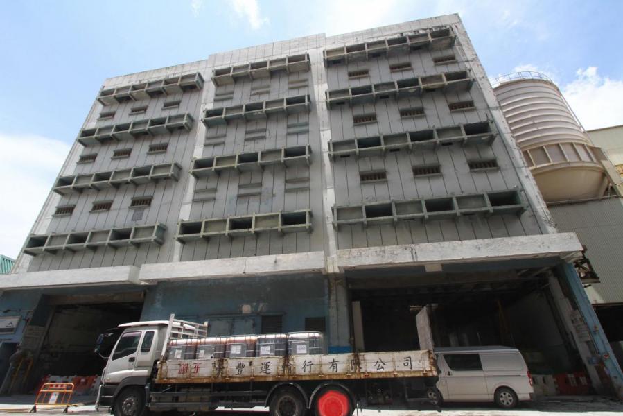 長實剛就油塘兩幅工業地與地政總署完成換地申請的補地價協議,作價22.103億元,創出區內工業轉住宅補地價新高。 長實剛就油塘兩幅工業地與地政總署完成換地申請的補地價協議,作價22.103億元,創出區內工業轉住宅補地價新高。