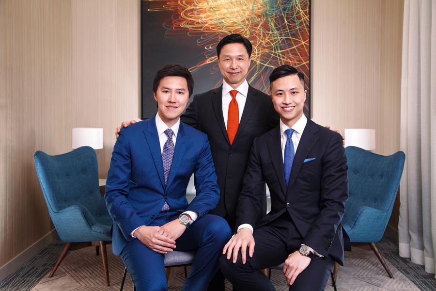 Challenge District區域執行總監Mr. Terence Yee與其兩位公子Mr. Kingsley Yee (左)和Mr. Wai Lun Yee (右) Challenge District區域執行總監Mr. Terence Yee與其兩位公子Mr. Kingsley Yee (左)和Mr. Wai Lun Yee (右)