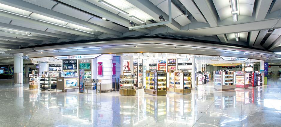 新羅免稅店新店引入不同品牌專櫃。 新羅免稅店新店引入不同品牌專櫃。
