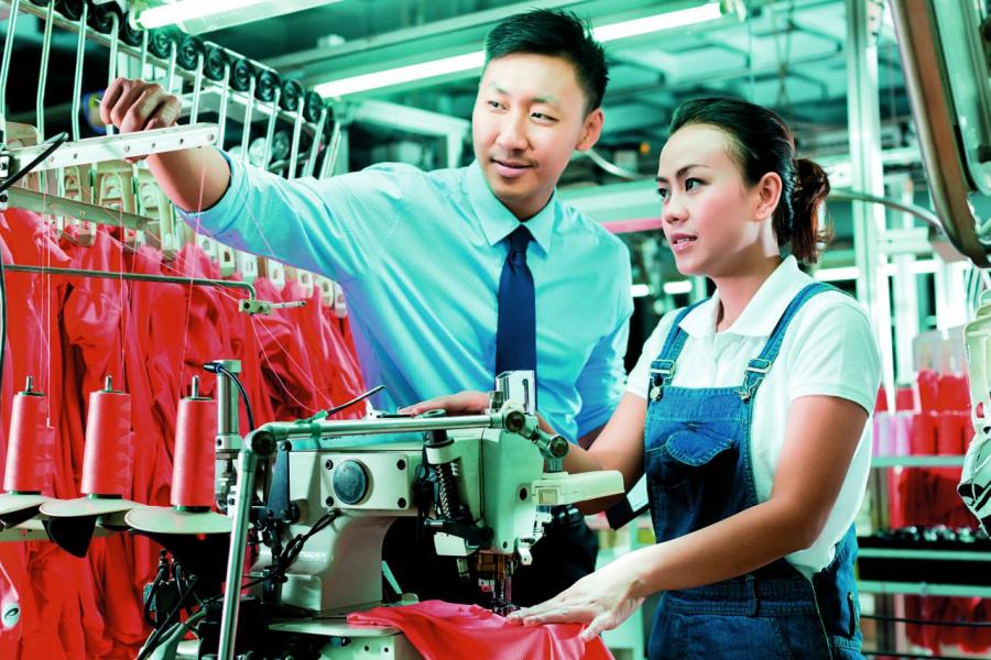 今天的深圳廠房工人已非低技術勞工,他們大都是技工級人才。 今天的深圳廠房工人已非低技術勞工,他們大都是技工級人才。