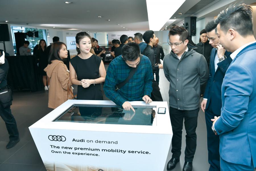 駕駛者只需於「Audi on demand」的網頁上簡單按幾個掣,即可挑選心儀的奧迪型號。 駕駛者只需於「Audi on demand」的網頁上簡單按幾個掣,即可挑選心儀的奧迪型號。
