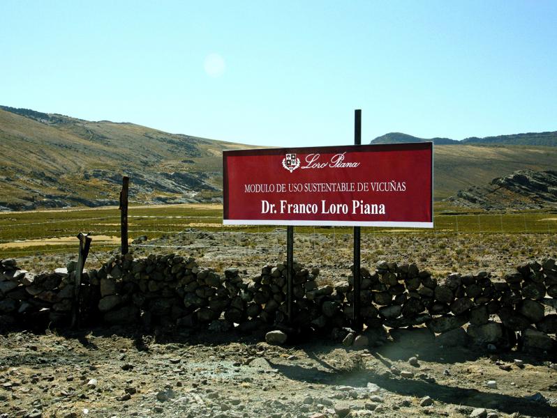 Loro Piana 為了推行駱馬的保護措施,建立佔地超過 2,000公頃,以 Dr.Franco Loro Piana命名的自然保護區。 Loro Piana 為了推行駱馬的保護措施,建立佔地超過 2,000公頃,以 Dr.Franco Loro Piana命名的自然保護區。