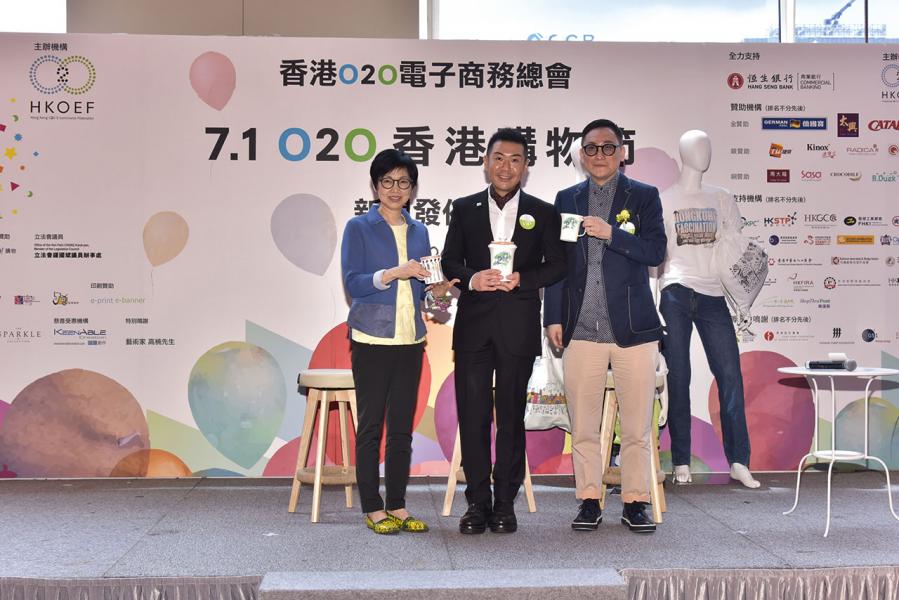 時裝設計師張路路(左)與馬偉明(右),與Kinox聯乘合作,推出茶具套裝。 時裝設計師張路路(左)與馬偉明(右),與Kinox聯乘合作,推出茶具套裝。