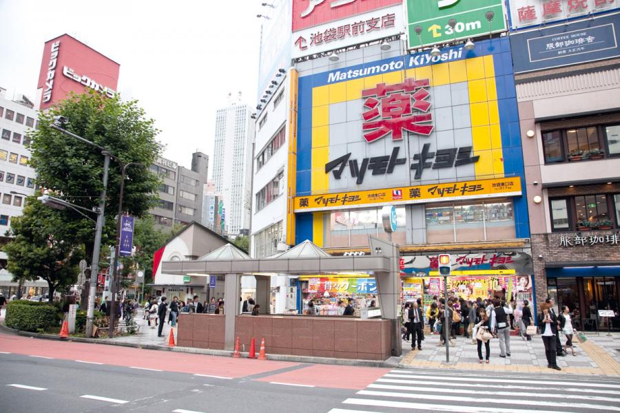 日本的藥妝零售業吸引了全球遊客。 日本的藥妝零售業吸引了全球遊客。