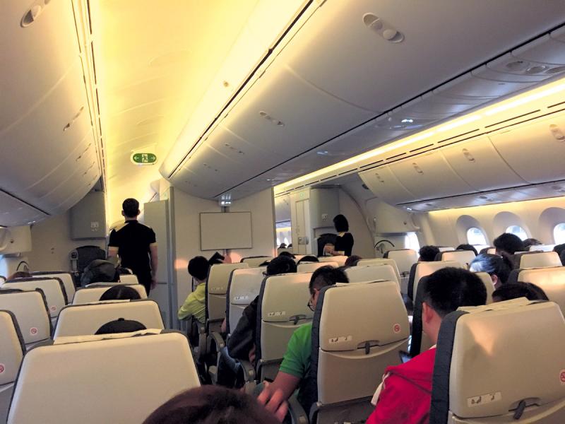 空中巴士生產出世界上首個雙通道飛機。 空中巴士生產出世界上首個雙通道飛機。